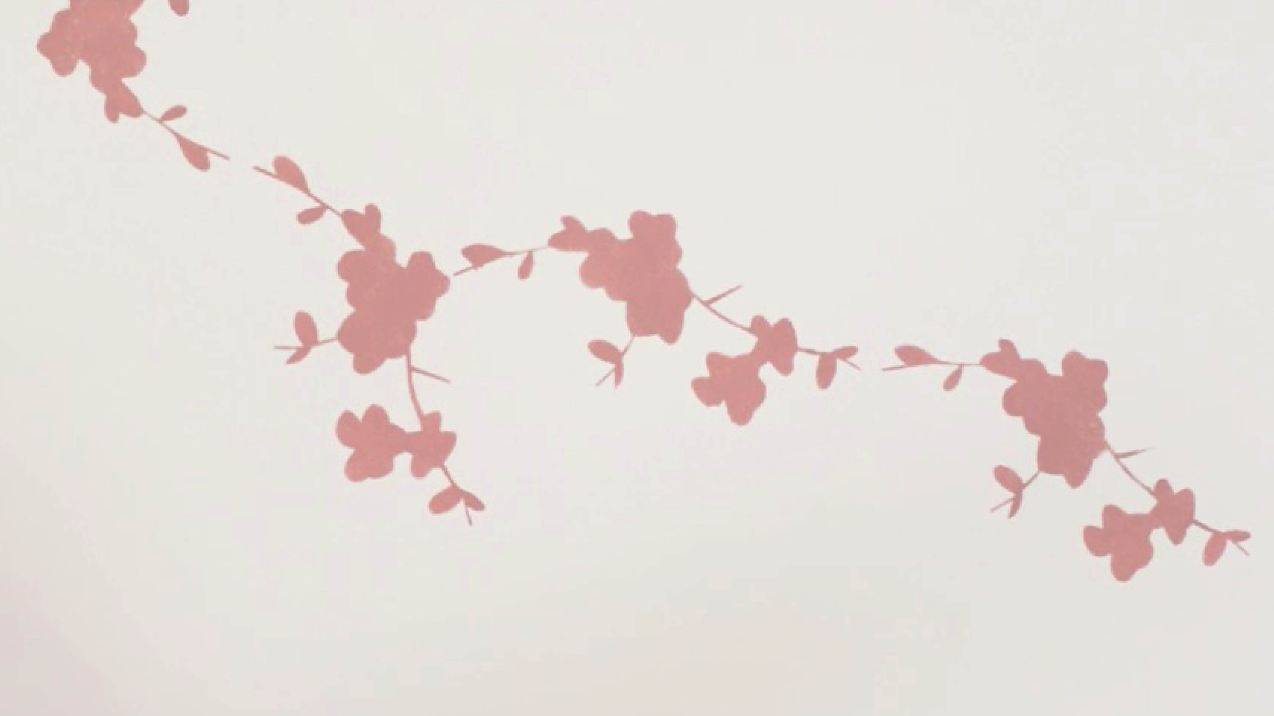 Des pochoirs roses au mur Les pochoirs sont un moyen facile et économique d’égayer le plafond d’une chambre de bébé. Vous pouvez également les utiliser pour ajouter une couleur vive contrastante à votre décoration sans surcharger la pièce.