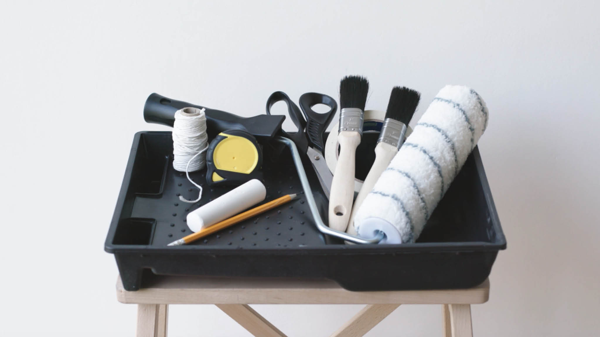Matériel requis pour peindre un mur bicolore Tous les outils dont vous avez besoin pour peindre un mur bicolore