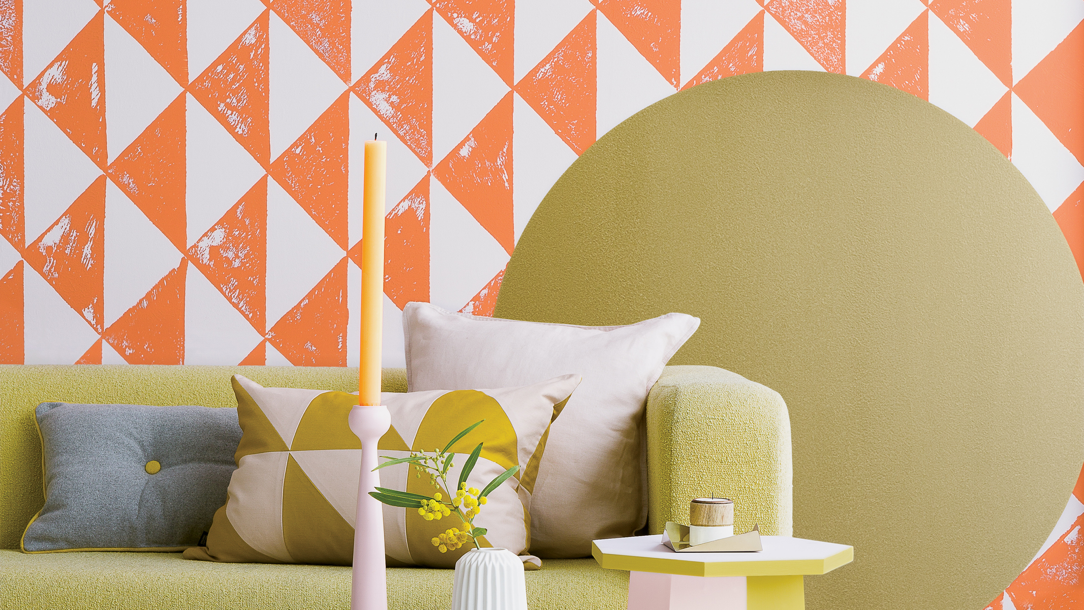 Optez pour un effet graphique Ces losanges graphiques donnent le sentiment d’un salon ordonné et ludique à la fois, même si cette idée de décoration est à déconseiller aux âmes sensibles.