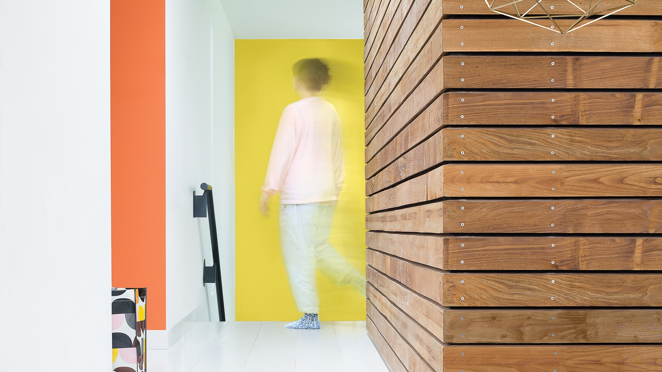 Un salon avec des touches d’orange Un orange pétillant de vitalité est la couleur idéale pour réveiller un salon sans éclat.