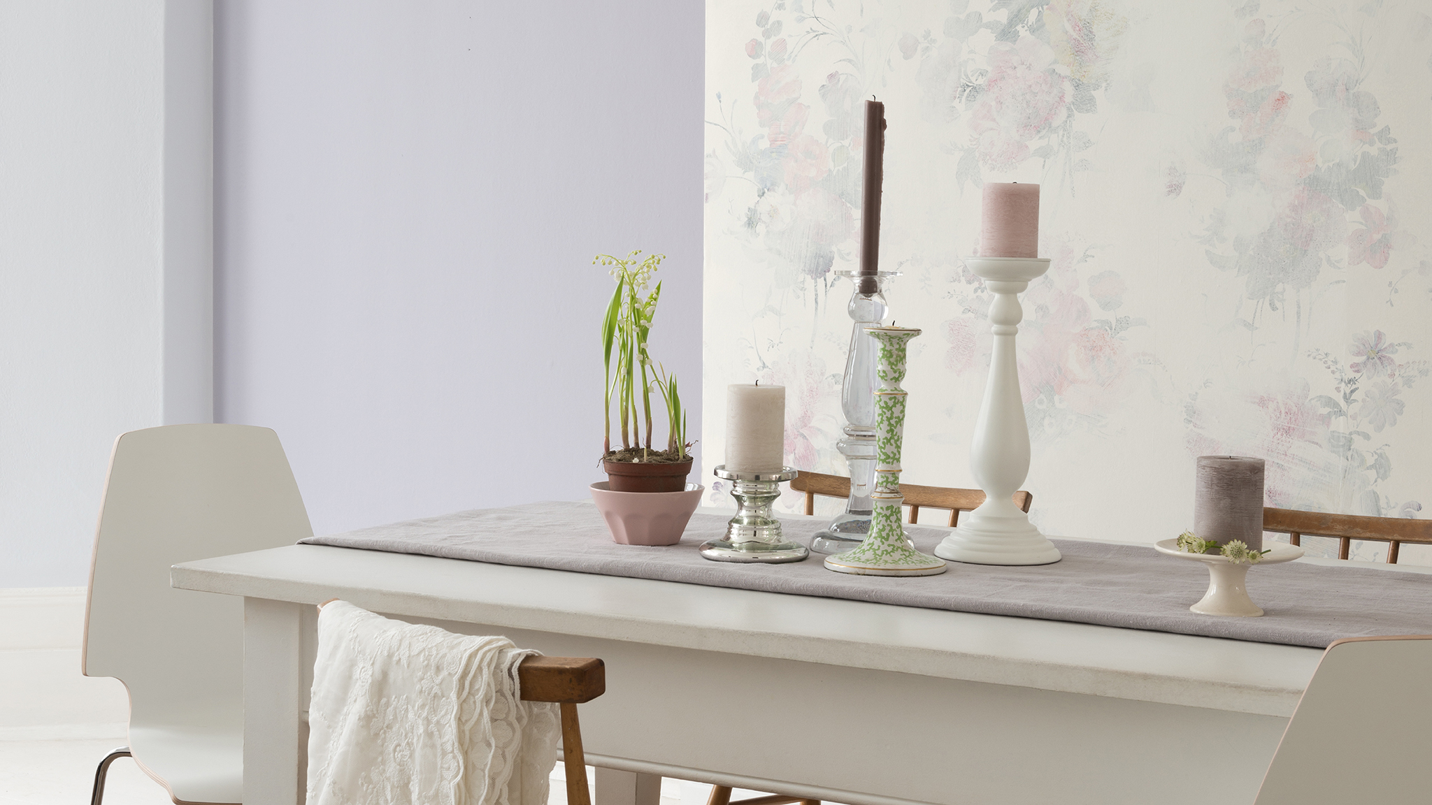 Créer une ambiance romantique avec des teintes douces Romantique et énigmatique à la fois, la palette tendance Jardin secret est parfaite pour créer un intérieur apaisant.