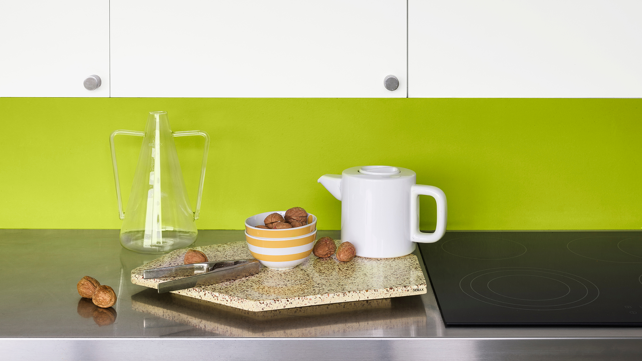 Des couleurs contrastantes Cassez les murs blancs d’une cuisine avec une touche audacieuse de vert citron
