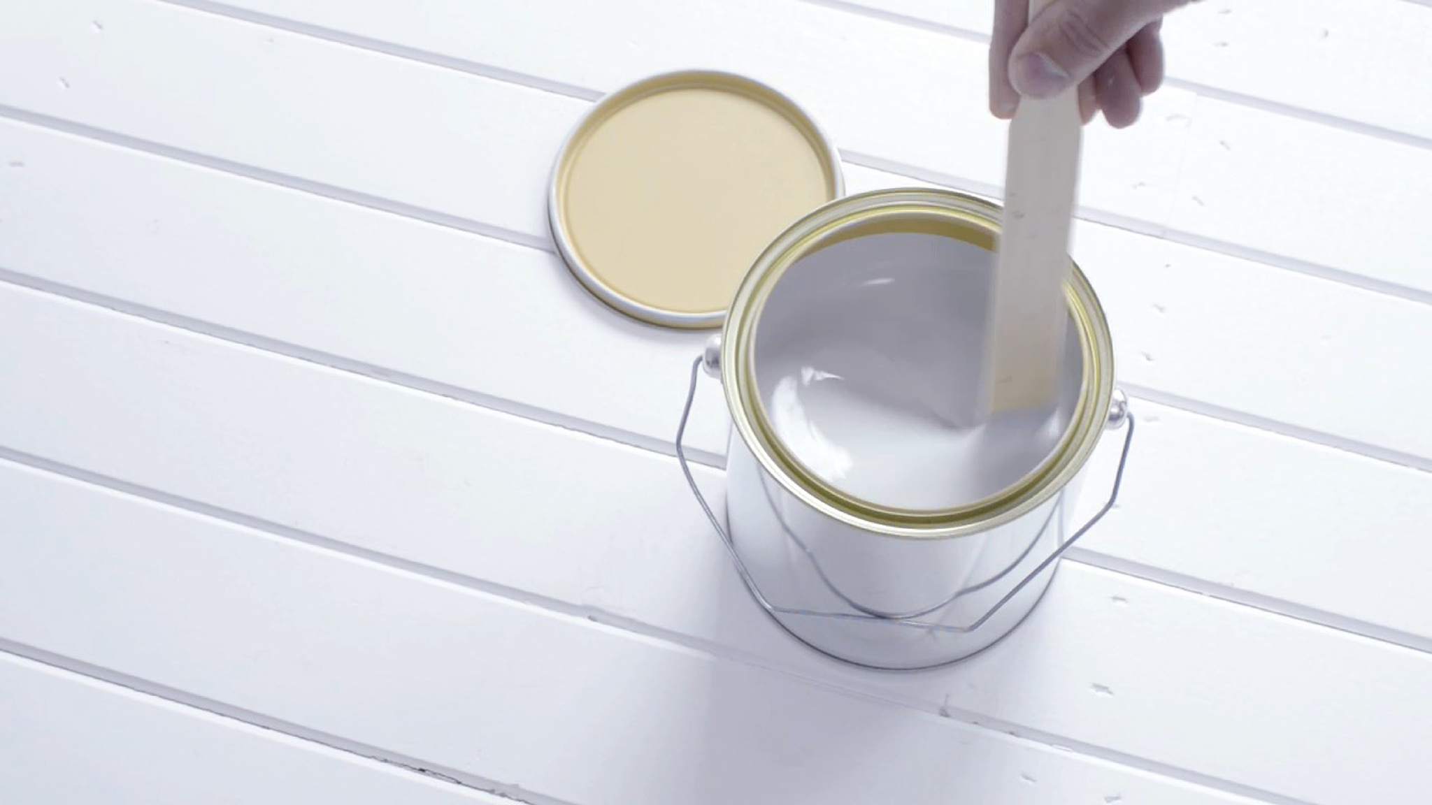 Mélange de la peinture Vous obtiendrez une couleur et une finition homogènes si vous mélangez votre peinture avant de l’appliquer.