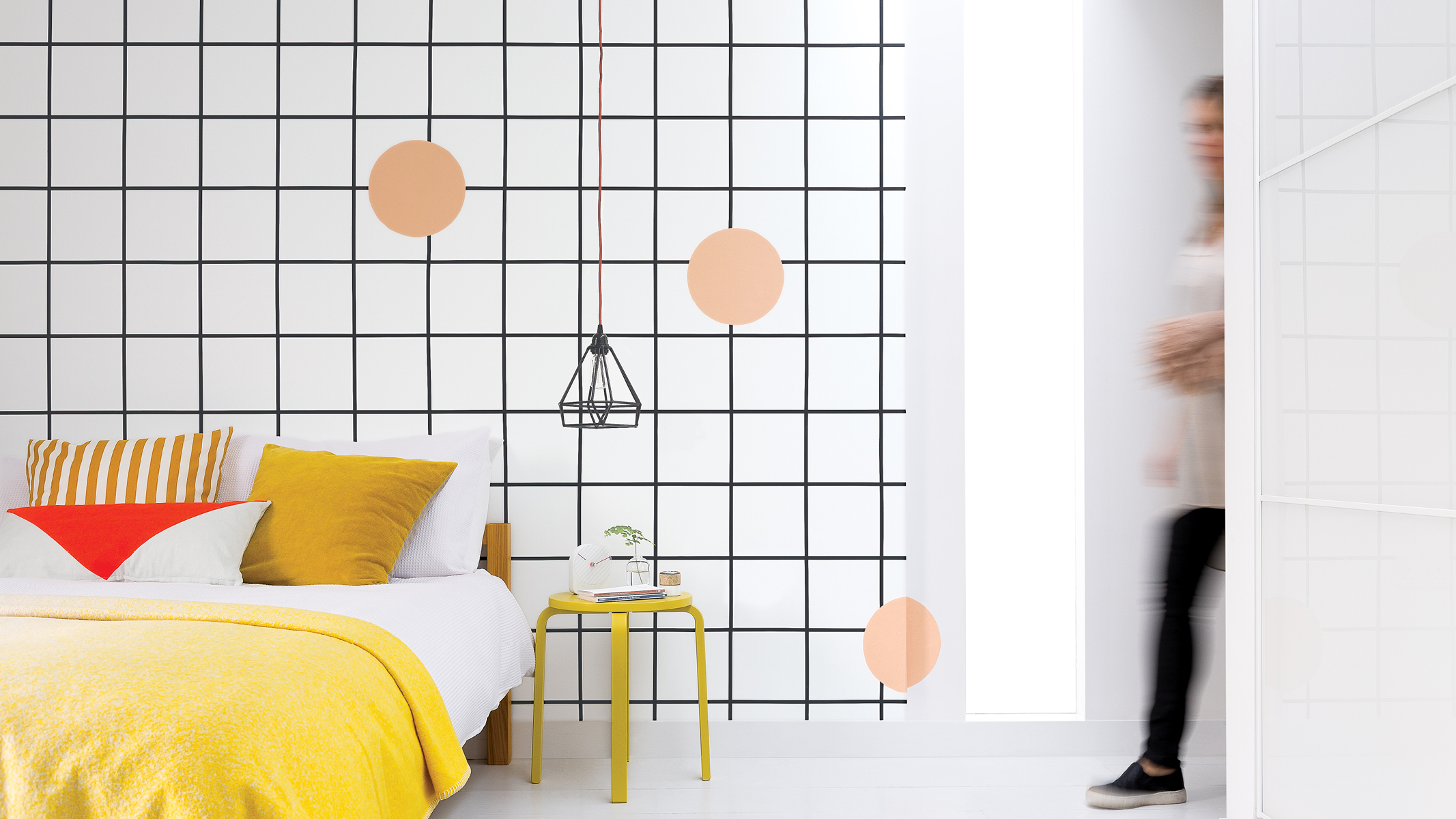 Peignez des carreaux sur votre mur d’accent Pour une décoration contemporaine et audacieuse, vous ne risquez pas de vous tromper en choisissant des carreaux monochromes.