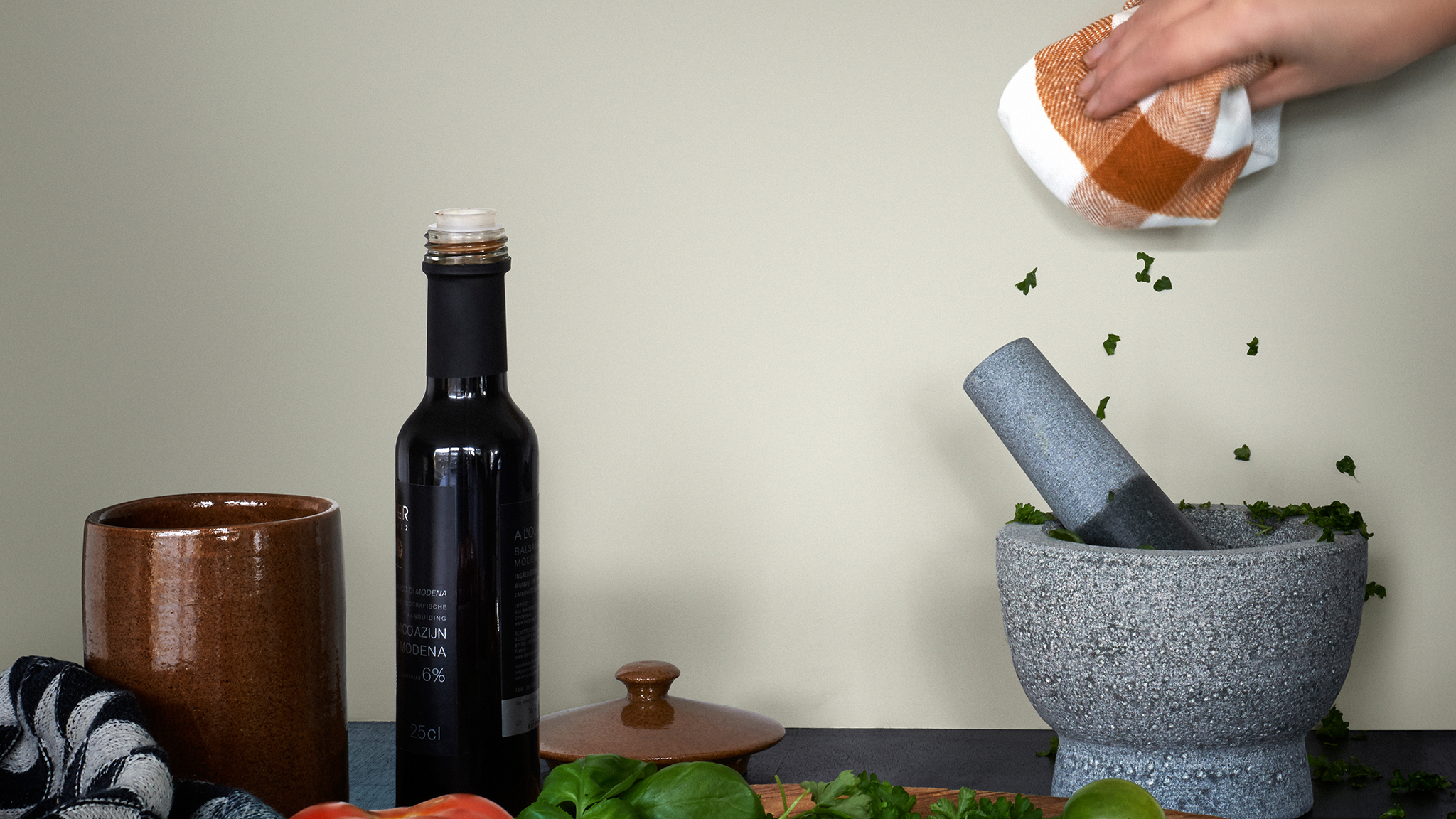 Une peinture pour les murs de votre cuisine Notre peinture pour cuisine réduit la propagation des bactéries et crée une surface robuste, durable et résistante.