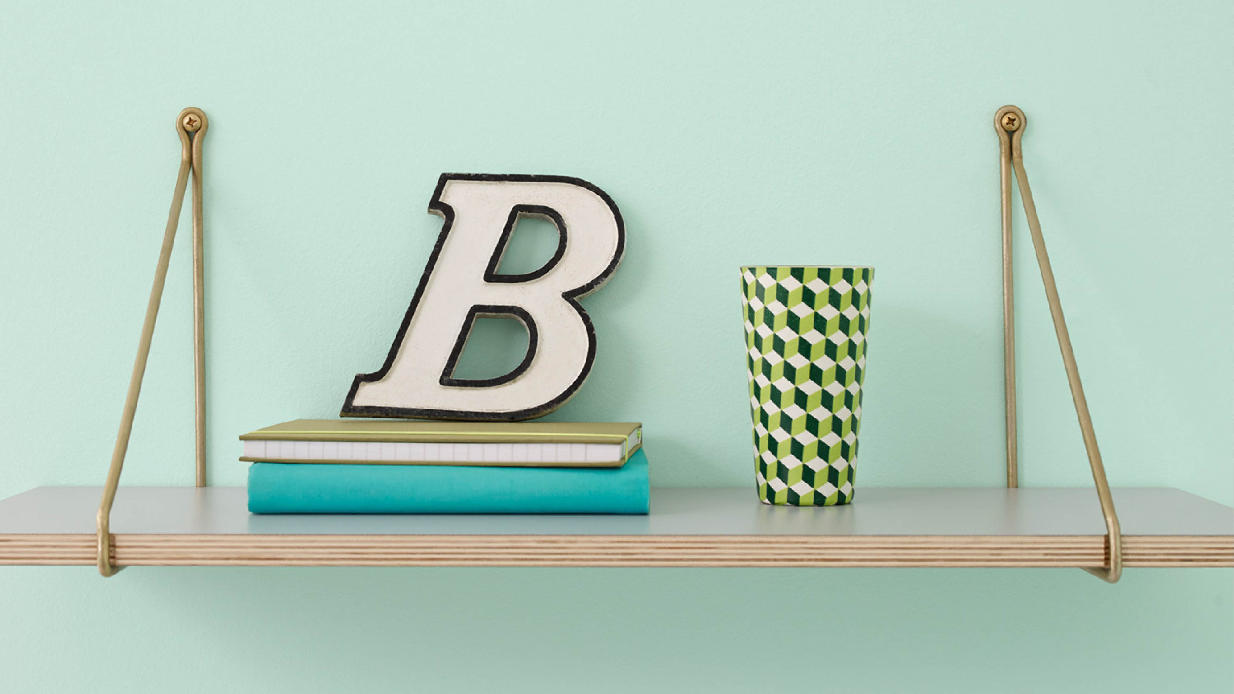 Une chambre de bébé sur le thème de l’alphabet L’ajout de mots et de lettres ajoutera de la personnalité à la chambre de votre bébé.