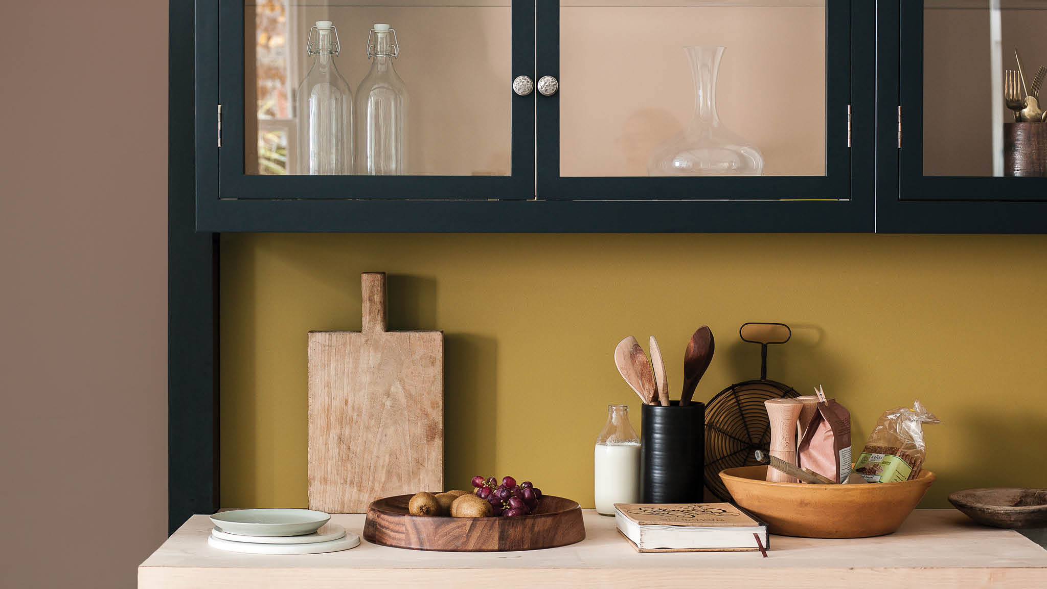 Une cuisine marron et or Associés à l’or, les marrons foncés ou chocolat et les roses chauds créent une association plaisante, pleine de chaleur et de richesse.