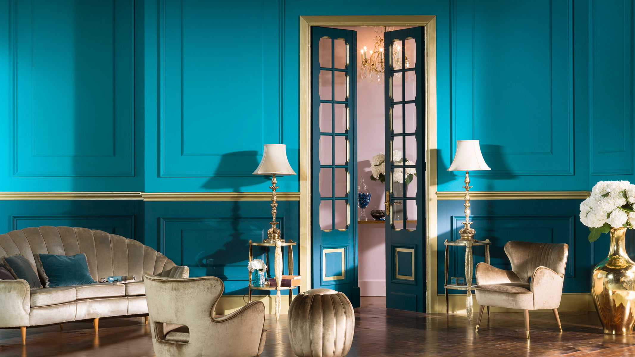 Une palette de couleurs contrastantes Si vous aimez les couleurs vives, pourquoi ne pas oser une combinaison de couleurs plus excentrique ? Les palettes de couleurs contrastantes ne sont pas destinées aux timides, mais lorsqu’elles sont utilisées dans les bonnes proportions, elles remplissent votre foyer d’énergie.