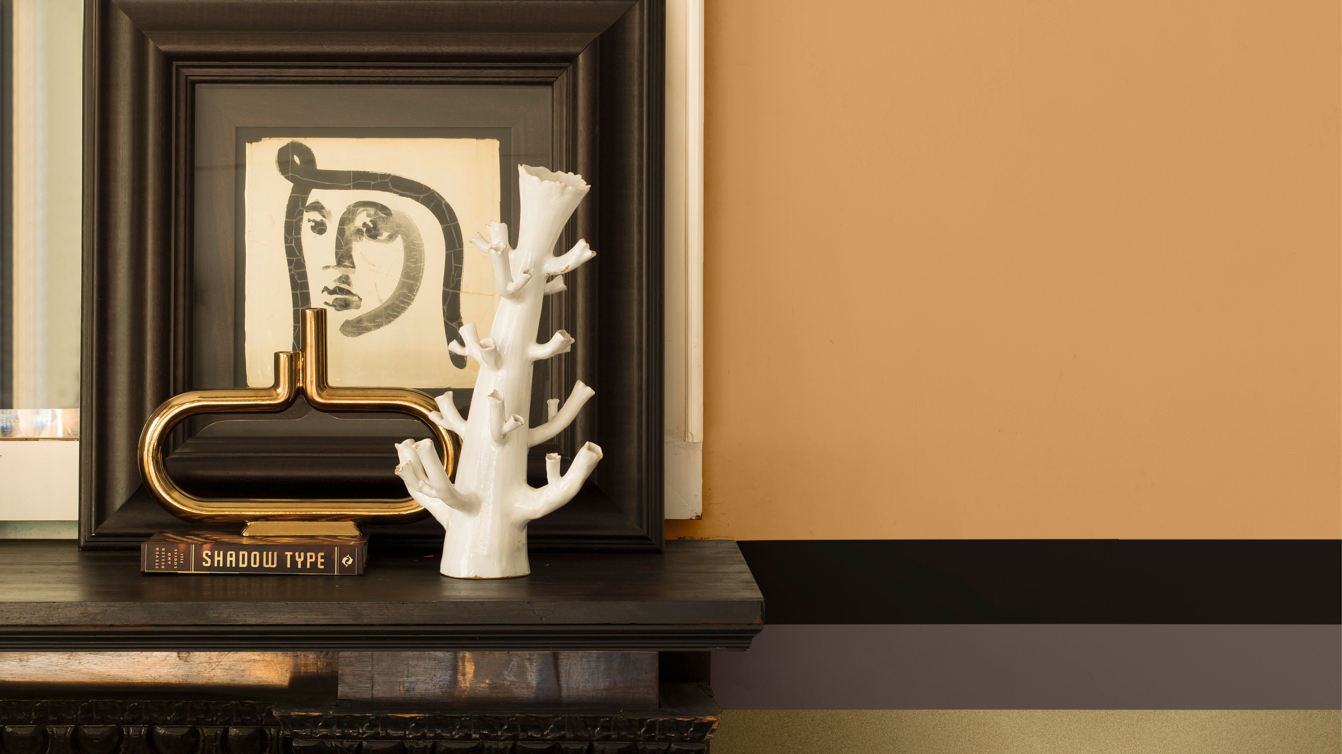 Créez de faux motifs architecturaux avec de la peinture Vous regrettez que votre intérieur ne comporte pas de motifs architecturaux dignes d’intérêt ? Créez les vôtres avec de la peinture.
