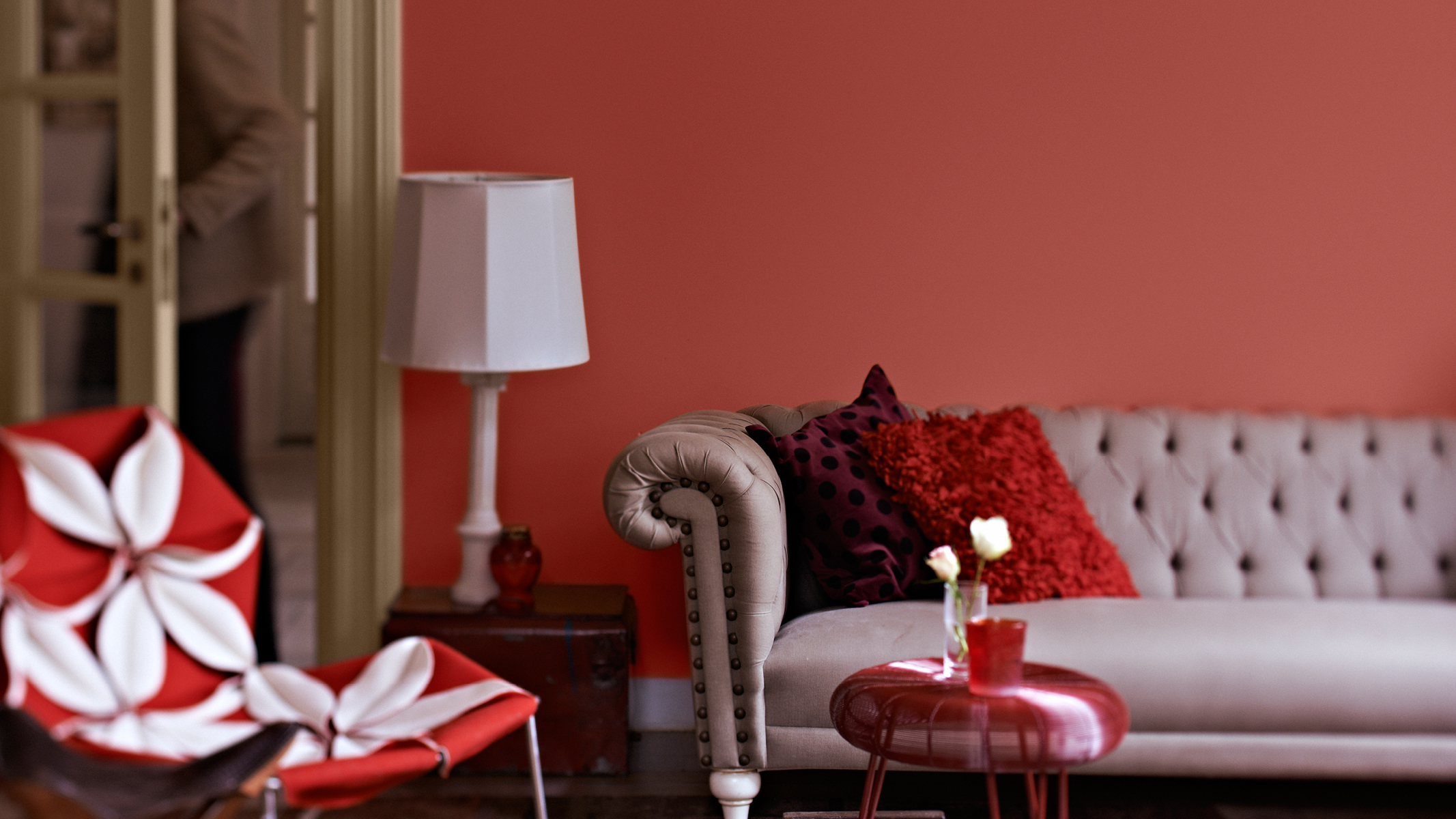 Un salon rouge Riche et chaleureux, le brun roux transformera votre salon en un espace de réception accueillant que vous aimerez présenter à vos convives.