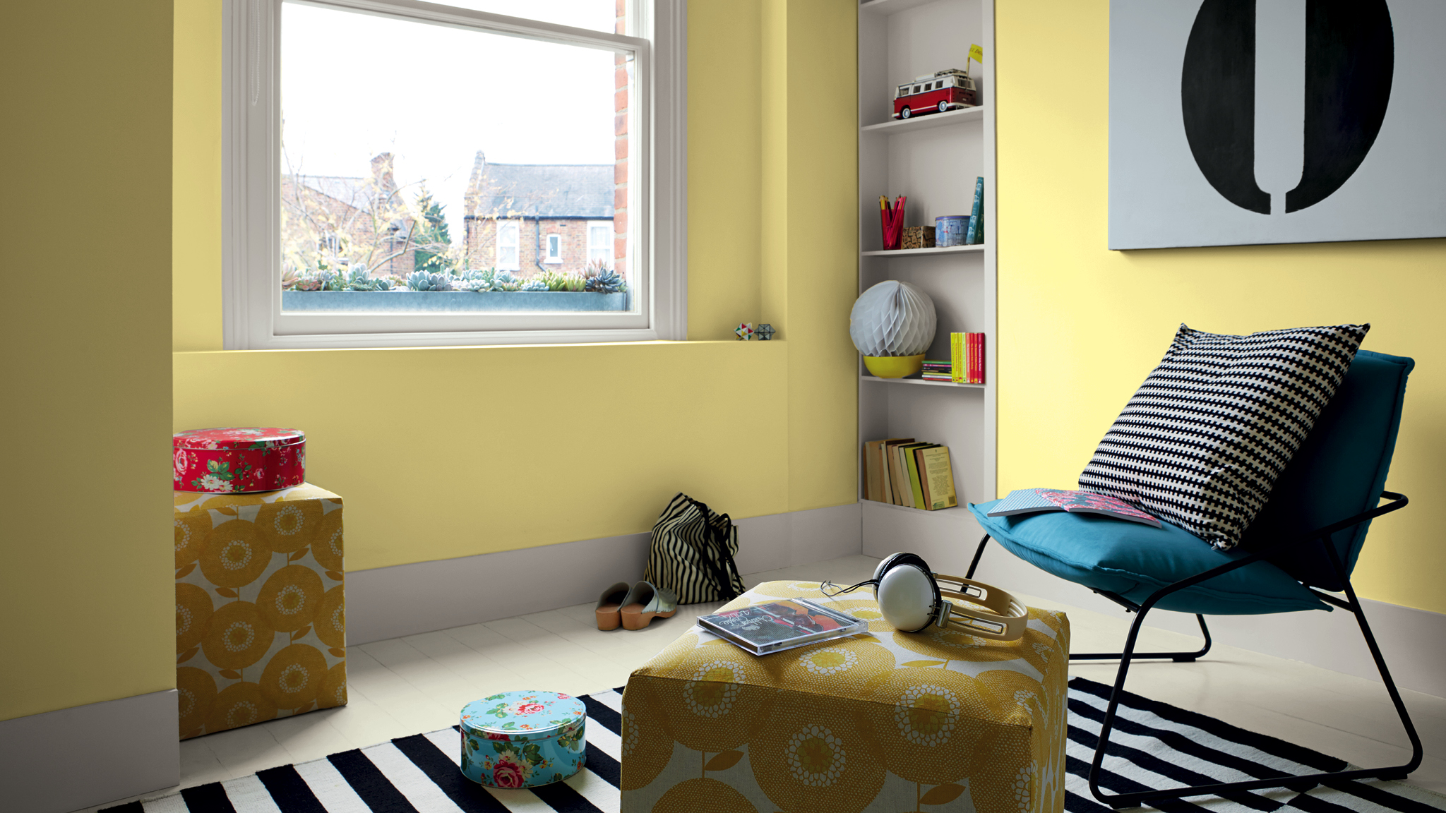 Ajouter de l'interet a une palette neutre Les neutres n'ont pas à être ennuyeux. Utilisez-les comme base pour votre palette puis ajoutez quelques touches de couleurs lumineuses dans votre linge de lit et vos accessoires pour un look amusant et juvénile.