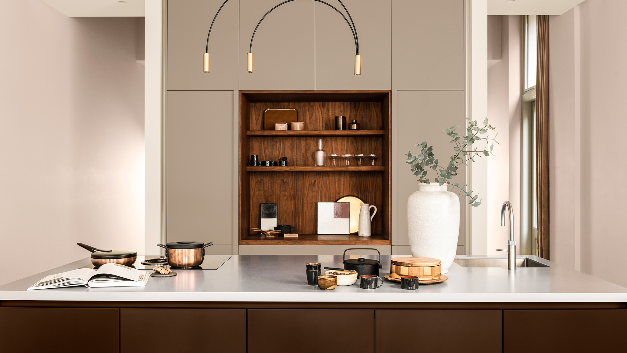 Cuisine avec placards en beige neutre Dulux_CF21_Color_of_the_Year_Trust_colors_global_3