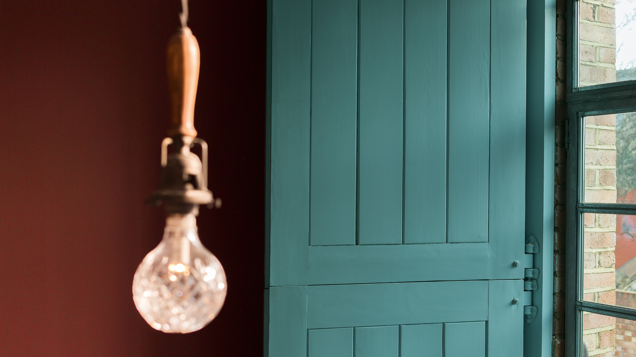 Essayez le bleu sarcelle intemporel Contenant des notes de bleu et de vert, le bleu sarcelle est une couleur très reposante, qui peut être utilisée librement dans votre nouvel intérieur.