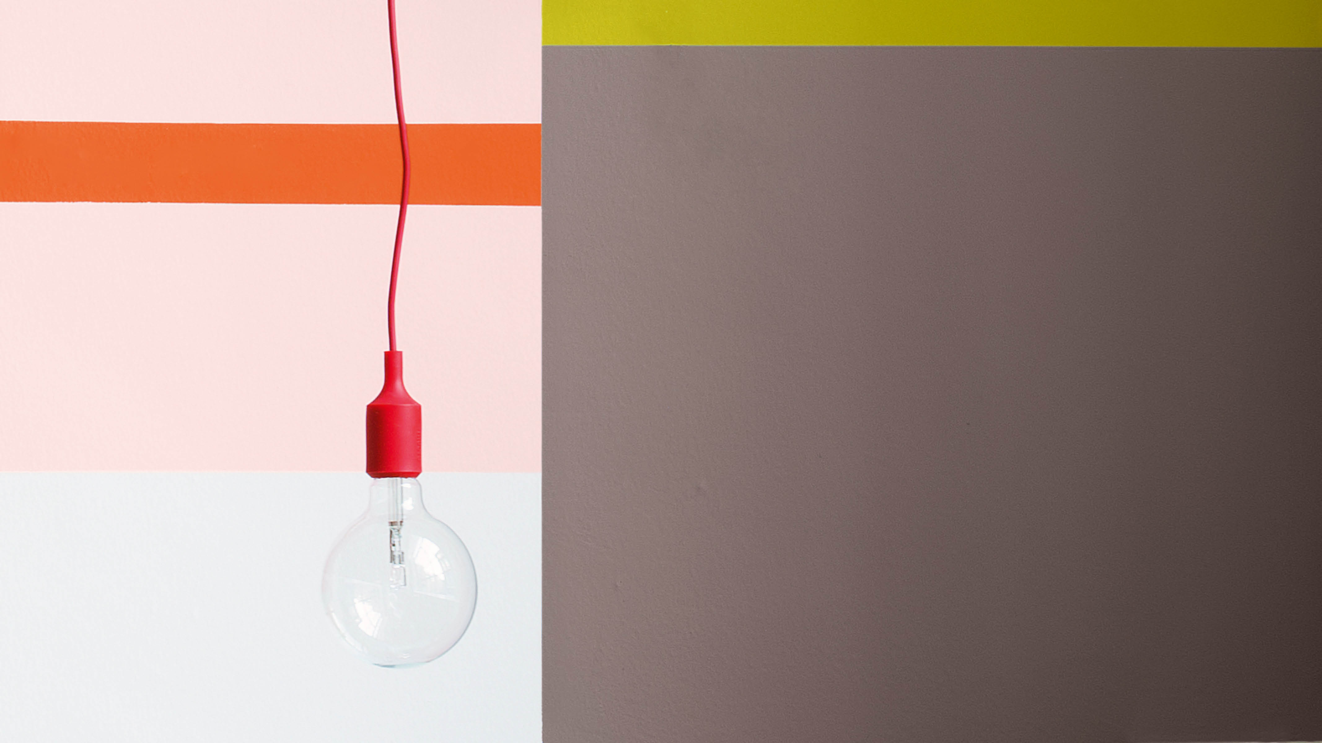 La technique du colour blocking Si vous ne savez pas par où commencer, sélectionnez deux nuances d’une même famille de couleurs et une ou deux couleurs contrastantes. Combinez, par exemple, l’orange et le turquoise.