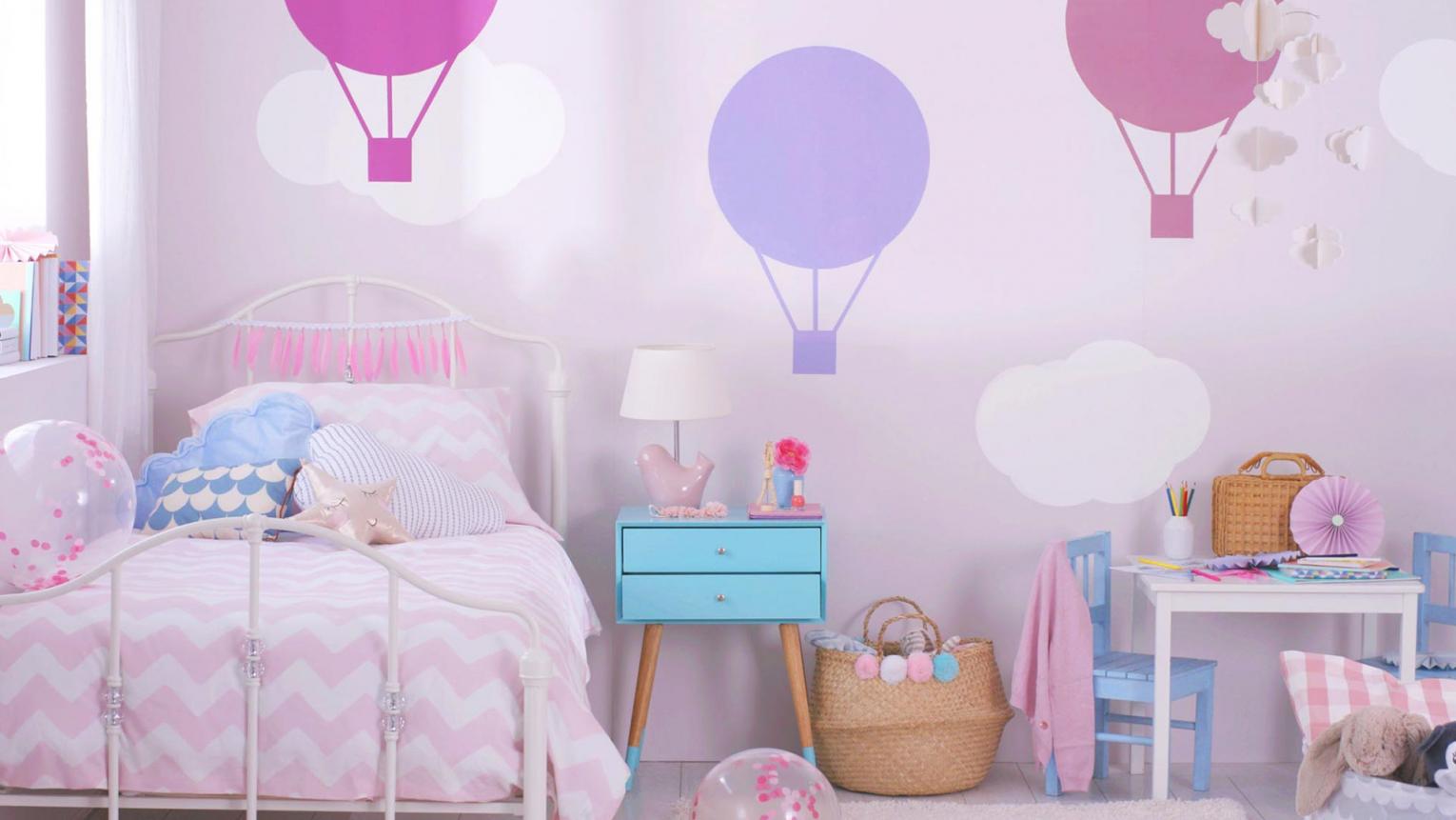 Comment Creer Une Chambre Sur Le Theme Du Ciel Pour Votre Enfant Peintures De Couleurs Pour Les Interieurs Et Les Exterieurs Idees Deco Dulux Valentine