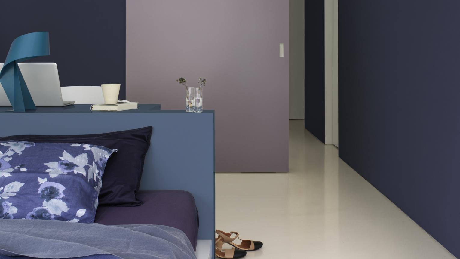 Peinture Violet Pour Une Chambre A Coucher Moderne Et Cosy Peintures De Couleurs Pour Les Interieurs Et Les Exterieurs Idees Deco Dulux Valentine