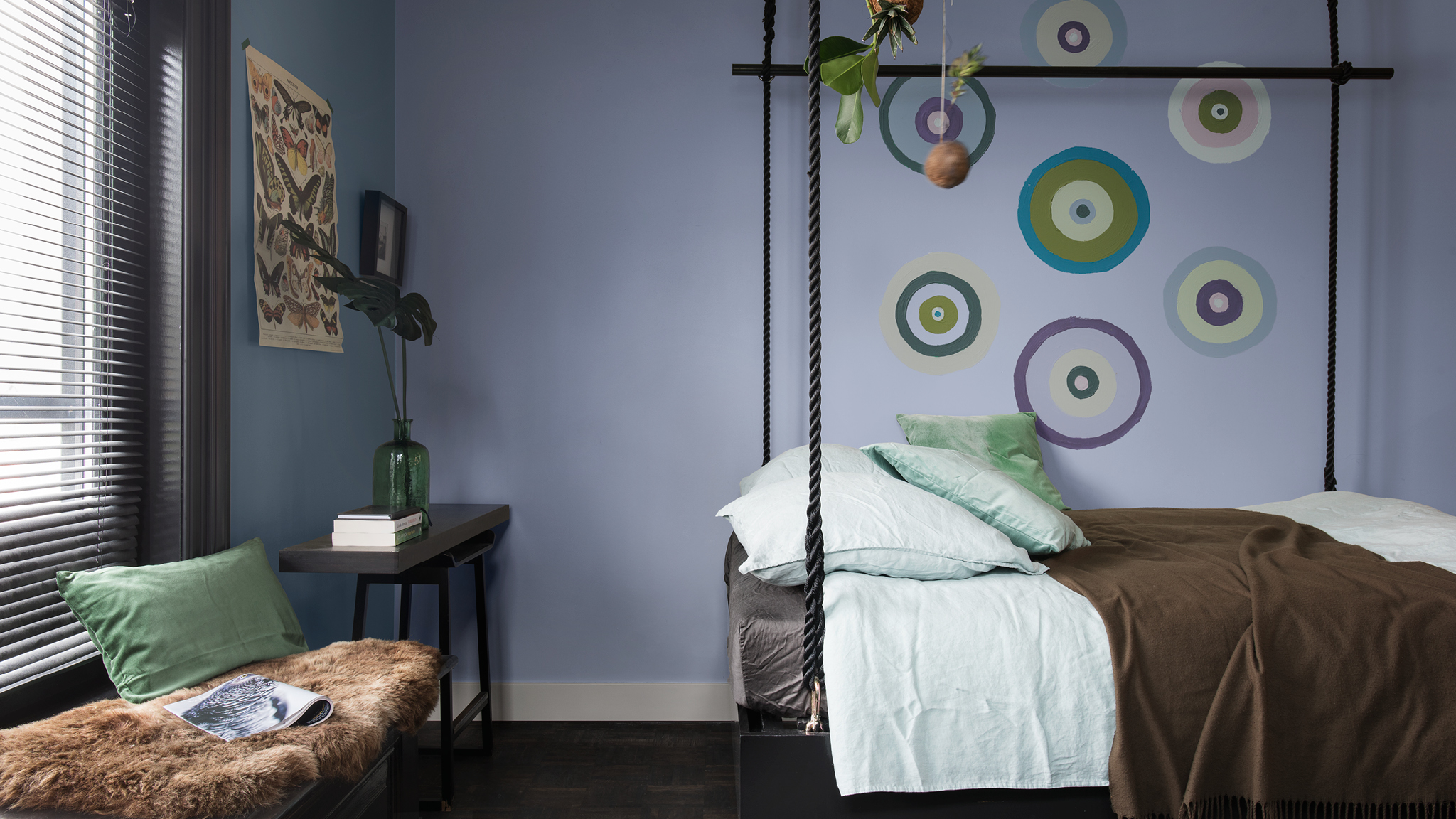 Une chambre naturelle Optez pour des motifs simples peints à la main pour faire ressortir certaines couleurs.