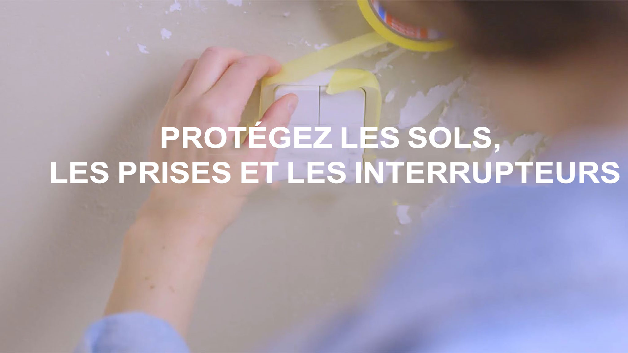 Protégez les sols, les prises et les interrupteurs pour retirer la peinture Protégez les sols, les prises et les interrupteurs pour retirer la peinture