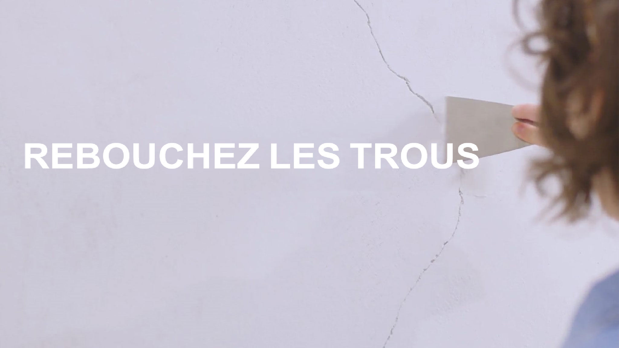 Rebouchez les trous et les fissures avant de peindre Rebouchez les trous et les fissures avant de peindre