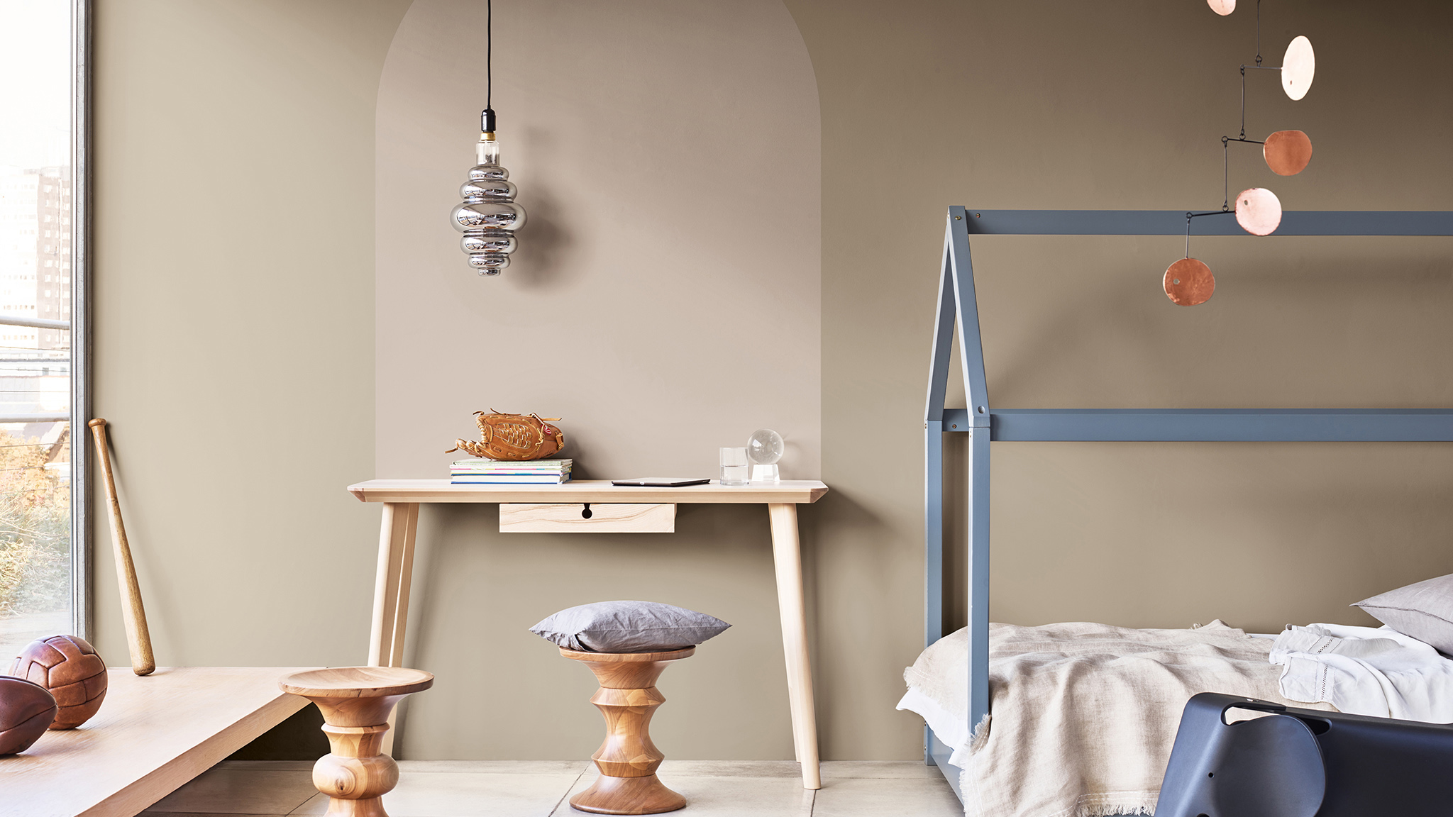 Arc au-dessus du bureau et lit d'enfant Dulux_CF21_how-to_arch_child’s bedroom_Global_1